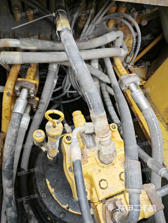 回转马达和主控阀（整机外观）