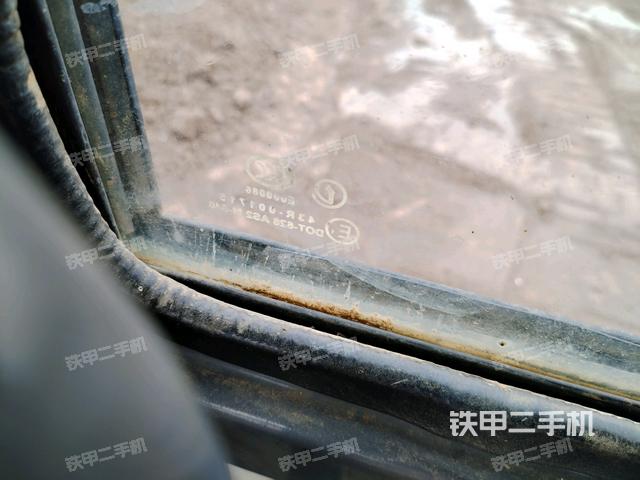 后窗玻璃角標（駕駛室部分）