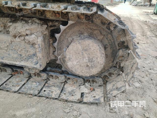 右驅(qū)動輪（行走機(jī)構(gòu)）