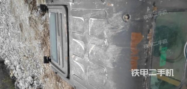 駕駛室頂部(整機(jī)外觀) 駕駛室頂部(整機(jī)外觀)