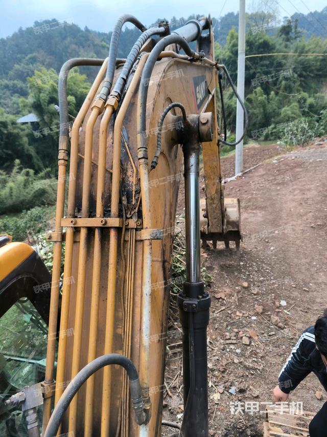 大臂背部俯視（工作和回轉(zhuǎn)裝置）