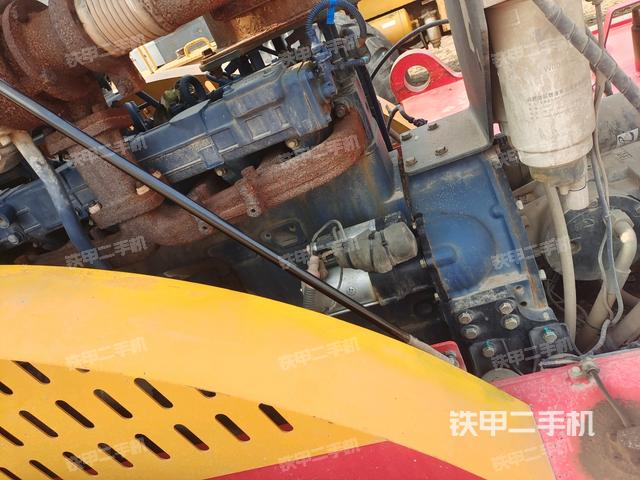 散熱器全景（壓路機(jī)發(fā)動(dòng)機(jī)艙）