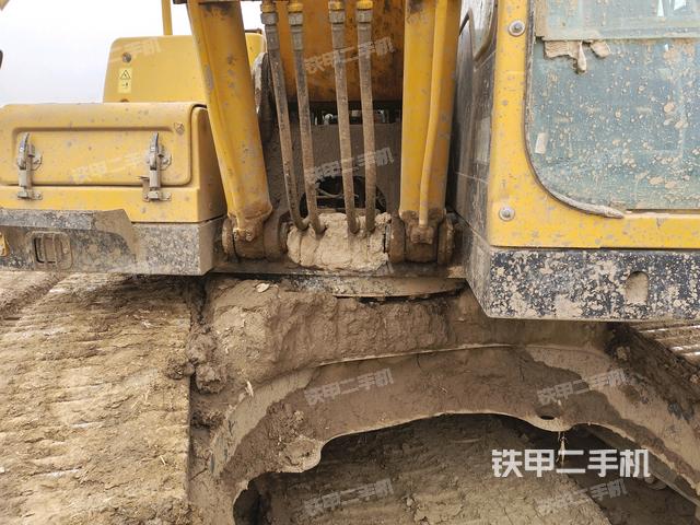 轉(zhuǎn)盤和下車架正前(工作和回轉(zhuǎn)裝置) 轉(zhuǎn)盤和下車架正前(工作和回轉(zhuǎn)裝置)