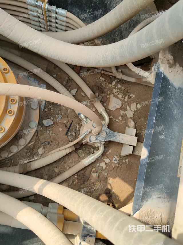 中央回转接头特写（上车部件）