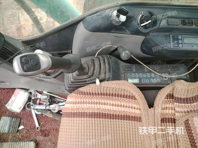 座椅右側(cè)控制臺/鑰匙門/油門/含右手柄（駕駛室部分）