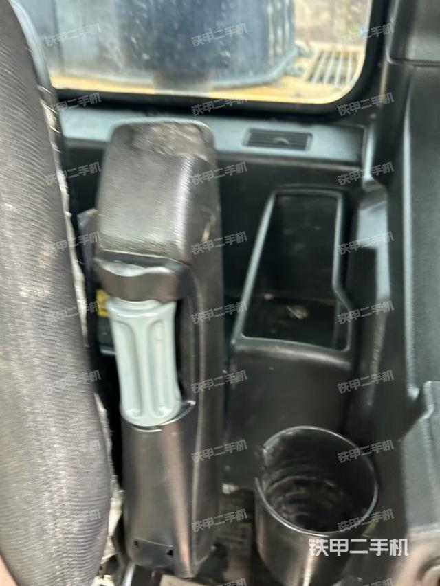 后窗玻璃角標（駕駛室部分）