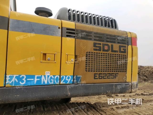 散熱器正面(大件艙室) 散熱器正面(大件艙室)