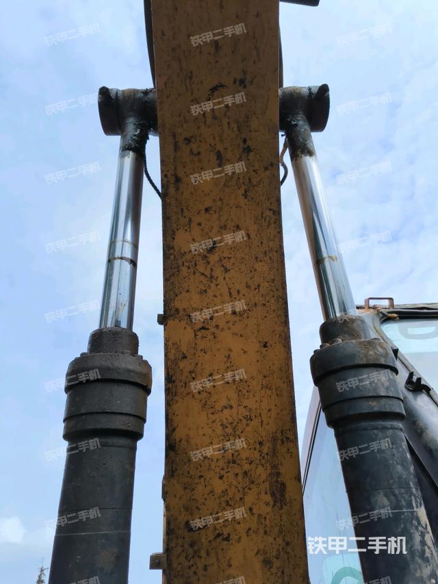 大臂油缸整體?豎拍（工作和回轉(zhuǎn)裝置）