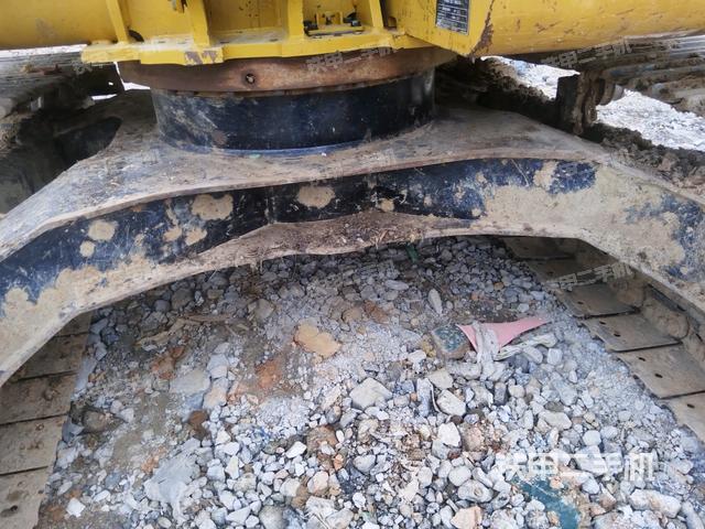 轉(zhuǎn)盤和下車架正前（工作和回轉(zhuǎn)裝置）