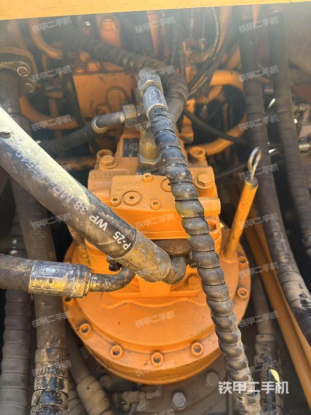 回轉(zhuǎn)馬達(dá)和主控閥（整機(jī)外觀）