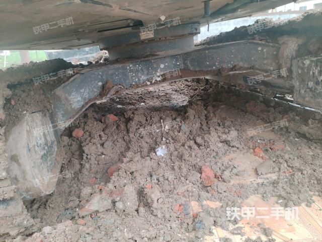 轉(zhuǎn)盤和下車架正前（工作和回轉(zhuǎn)裝置）