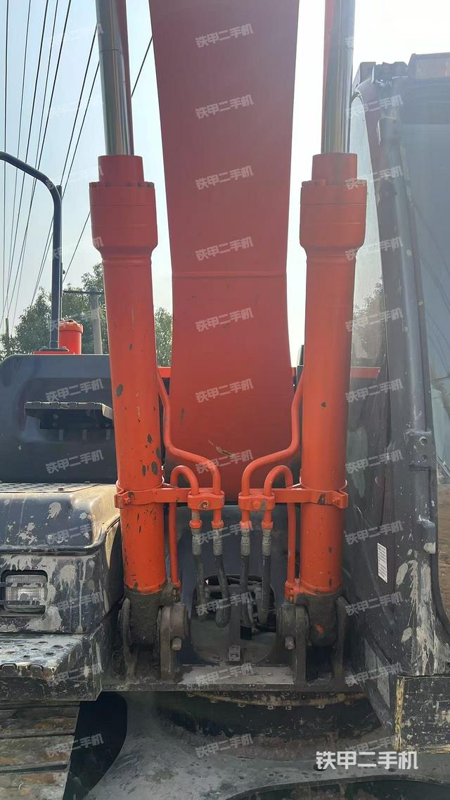 大臂油缸整體?豎拍(工作和回轉(zhuǎn)裝置) 大臂油缸整體?豎拍(工作和回轉(zhuǎn)裝置)