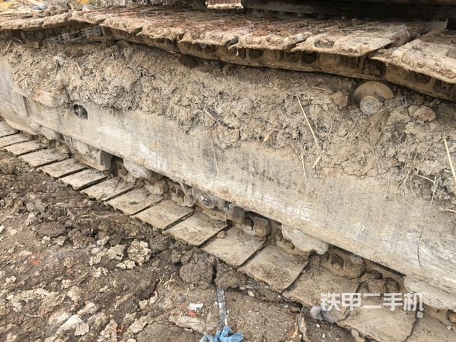 右側(cè)履帶整體(行走機構(gòu)) 右側(cè)履帶整體(行走機構(gòu))