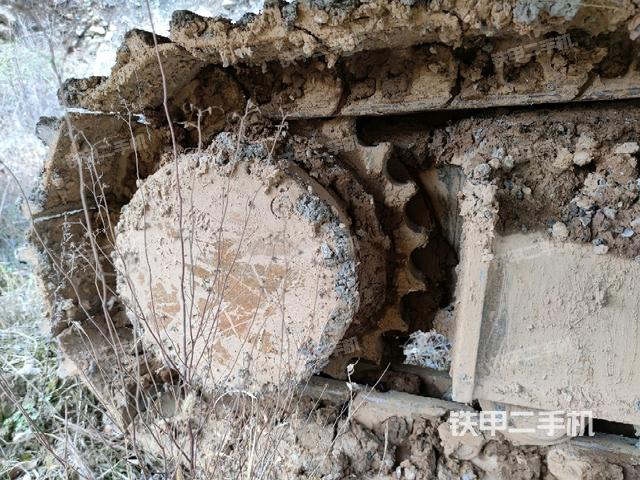 右驱动轮（行走机构）