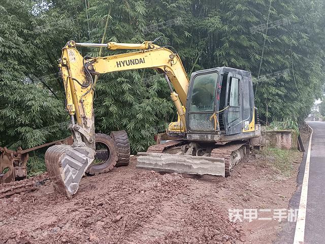 驾驶室顶部（整机外观）