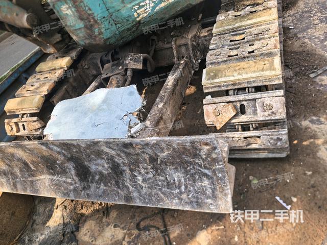 轉(zhuǎn)盤和下車架正前（工作和回轉(zhuǎn)裝置）