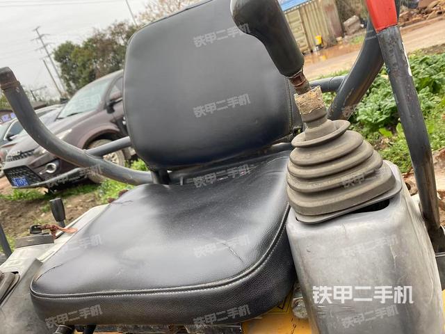 座椅左側(cè)控制臺(tái)/音響/含左手柄（駕駛室部分）