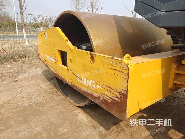 前輪左側(cè)減震塊連接及部件（壓路機前后車架）