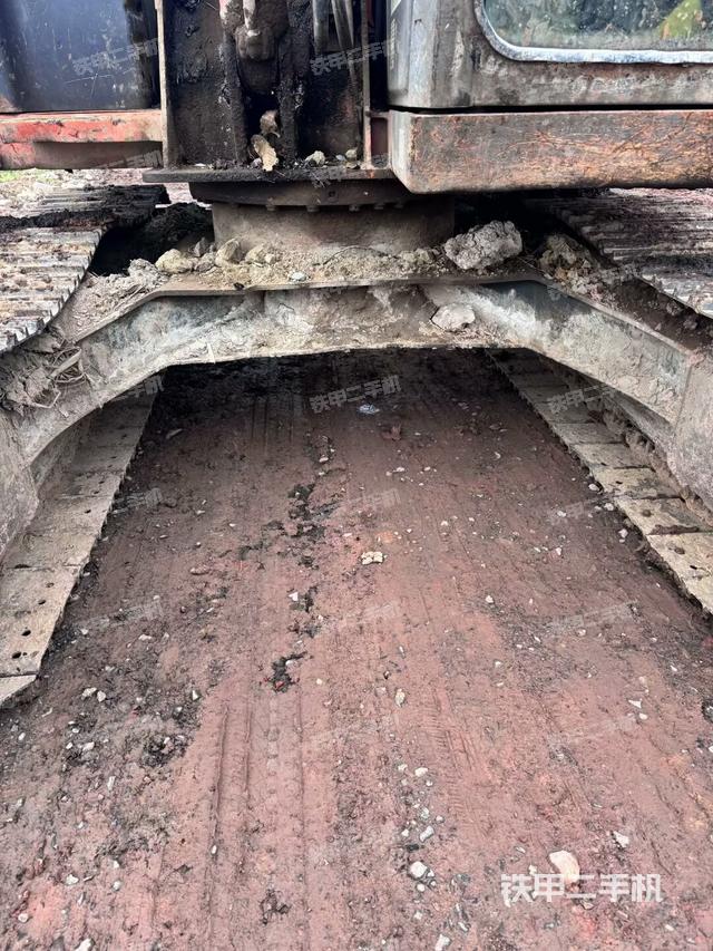 轉(zhuǎn)盤和下車架正前（工作和回轉(zhuǎn)裝置）