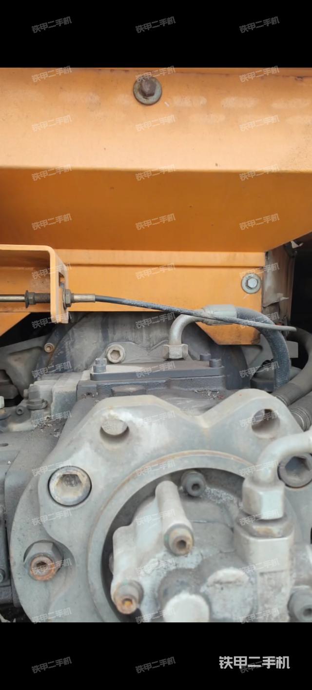 液壓泵艙室正面整體(整機(jī)外觀) 液壓泵艙室正面整體(整機(jī)外觀)