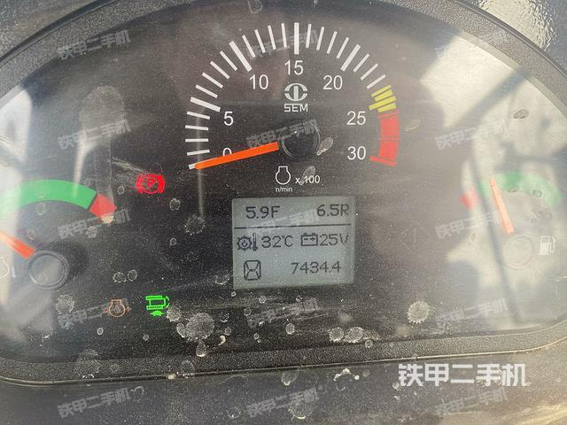小時表(推土機駕駛室) 小時表(推土機駕駛室)