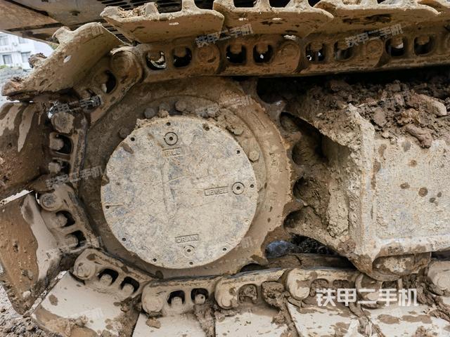 左驅(qū)動輪（行走機構(gòu)）