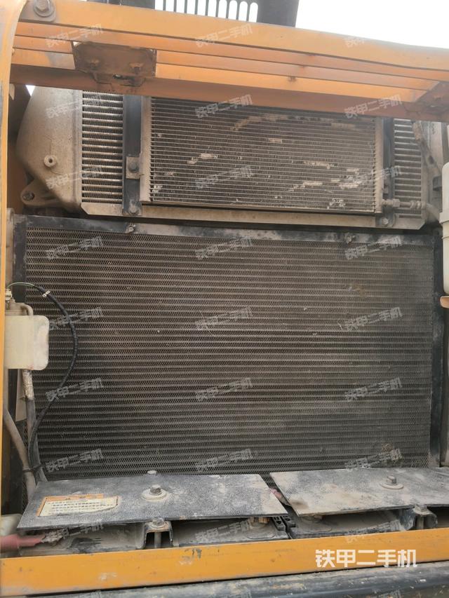 散熱器正面(大件艙室) 散熱器正面(大件艙室)