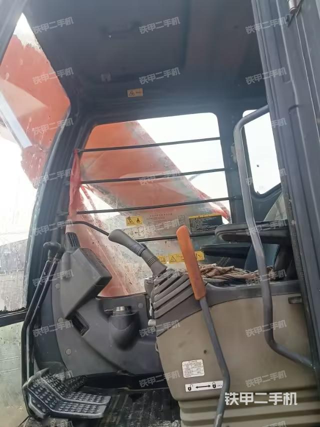 駕駛室整體（整機外觀）