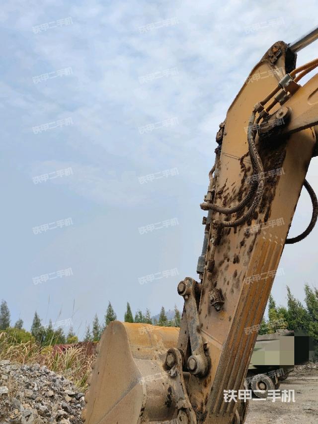 小臂整体左后（工作和回转装置）