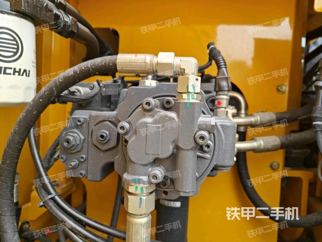 液壓泵艙室正面整體（整機(jī)外觀）