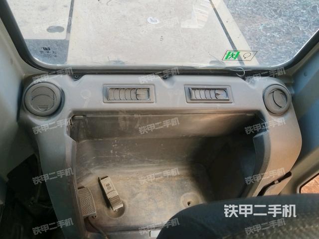 左后方玻璃角標(biāo)(駕駛室部分) 左后方玻璃角標(biāo)(駕駛室部分)