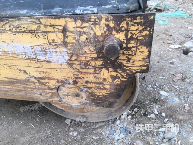 前車架正左側(cè)（壓路機(jī)前后車架）