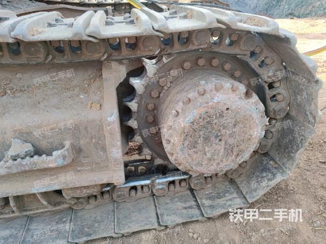 左驅(qū)動輪（行走機(jī)構(gòu)）