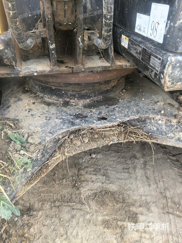 轉(zhuǎn)盤和下車架正前（工作和回轉(zhuǎn)裝置）