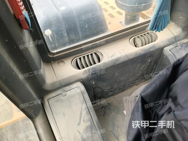 座椅右側(cè)控制臺(tái)/鑰匙門/油門/含右手柄（駕駛室部分）