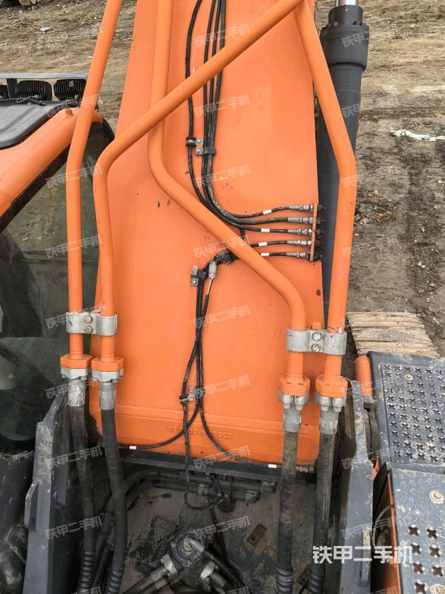 大臂背部俯視（工作和回轉(zhuǎn)裝置）