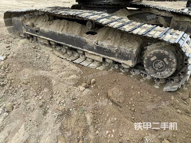 單側(cè)履帶整體(整機外觀) 單側(cè)履帶整體(整機外觀)