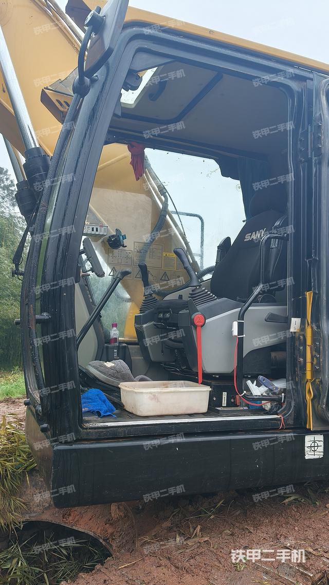 驾驶室整体（整机外观）