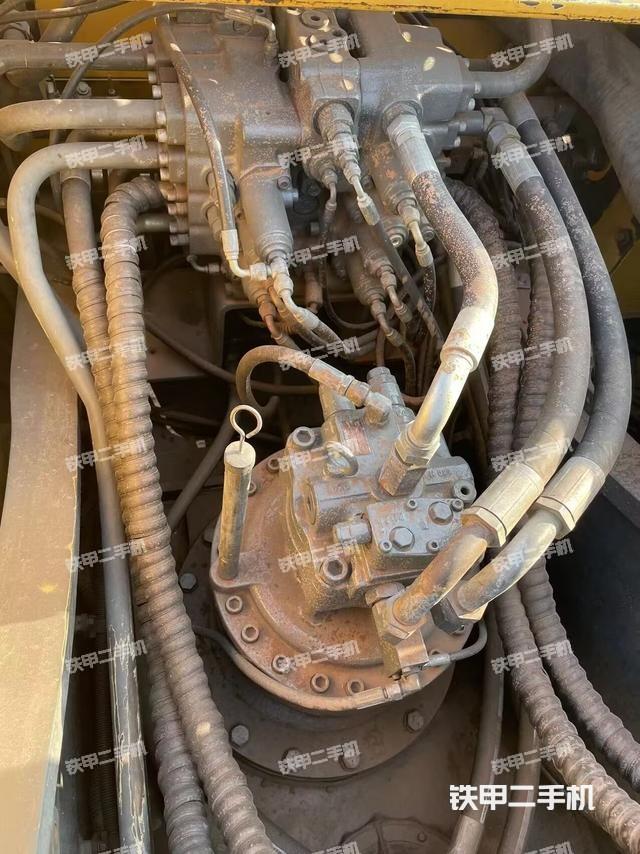 回轉(zhuǎn)馬達(dá)和主控閥（整機(jī)外觀）