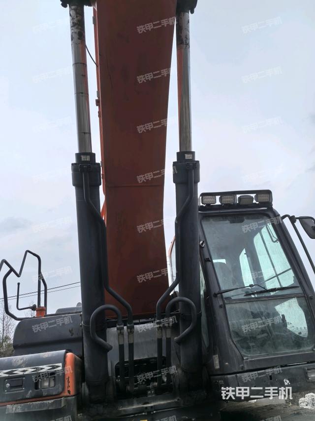 大臂油缸整體?豎拍（工作和回轉(zhuǎn)裝置）