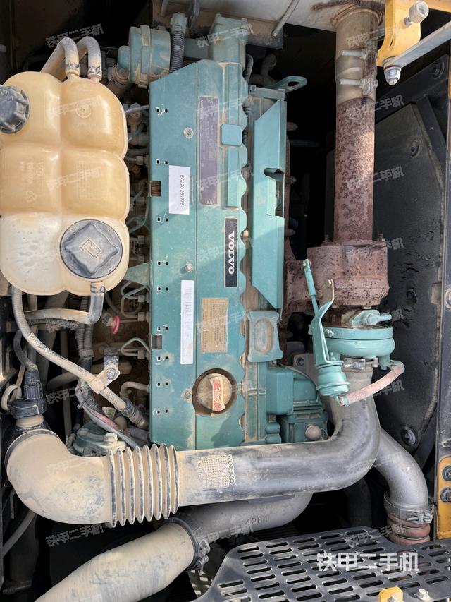 發(fā)動機(jī)整體俯視(整機(jī)外觀) 發(fā)動機(jī)整體俯視(整機(jī)外觀)