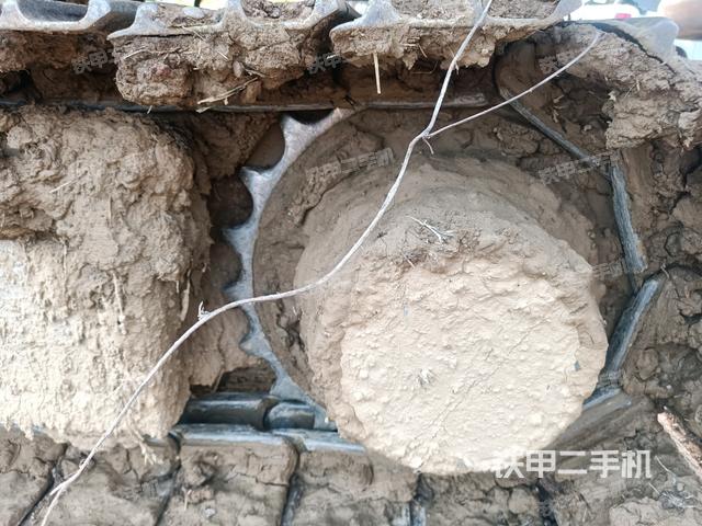 右驅(qū)動輪（行走機構(gòu)）