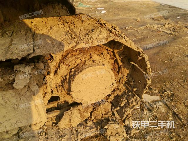 右驅(qū)動輪（行走機(jī)構(gòu)）