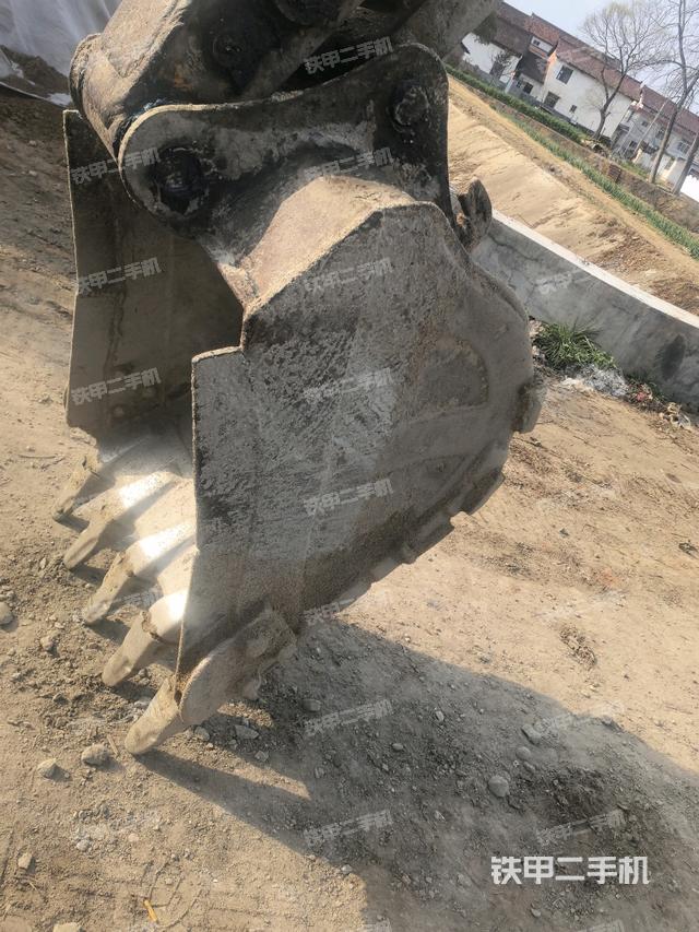 鏟斗右后整體（工作和回轉(zhuǎn)裝置）