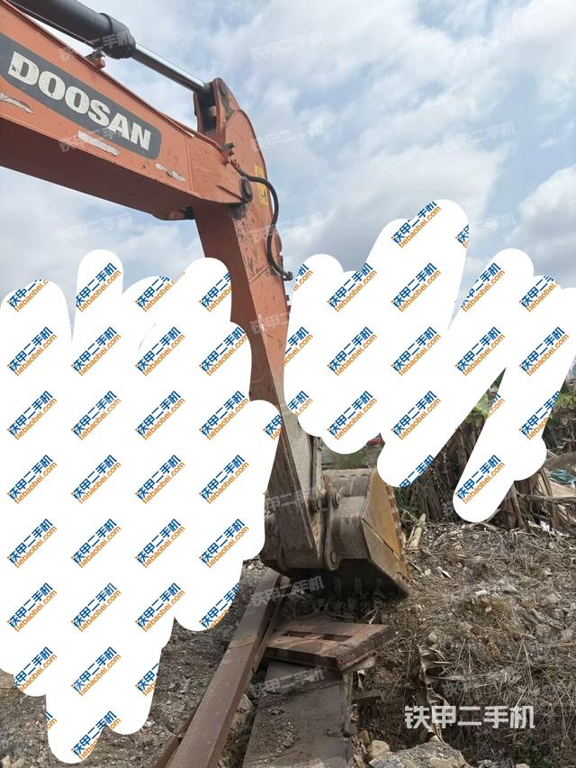 小臂整體左后(工作和回轉(zhuǎn)裝置) 小臂整體左后(工作和回轉(zhuǎn)裝置)