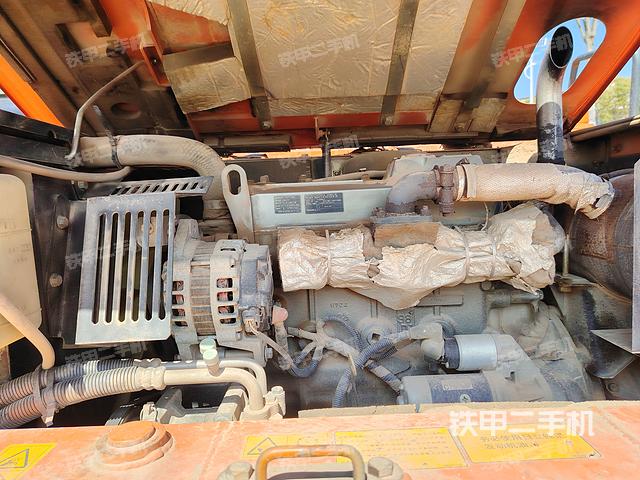 回转马达和主控阀（整机外观）