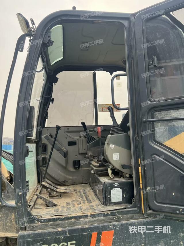 駕駛室整體（整機(jī)外觀）