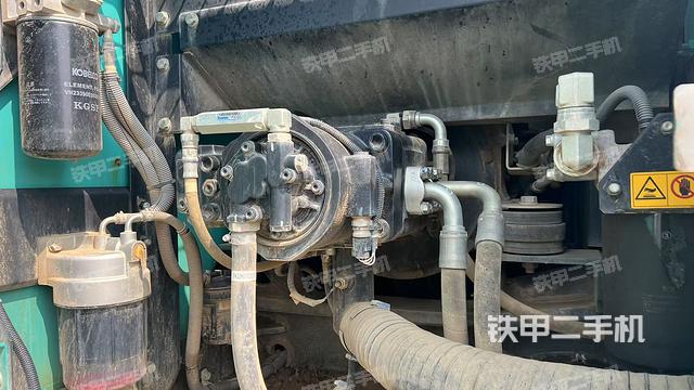 液壓泵斜45?右(大件艙室) 液壓泵斜45?右(大件艙室)