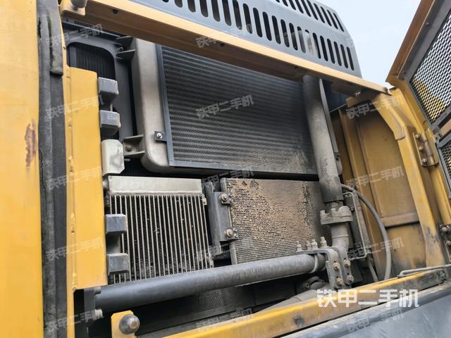 散熱器正面(大件艙室) 散熱器正面(大件艙室)