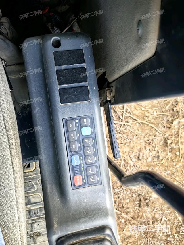 座椅左側(cè)控制臺/音響/含左手柄（駕駛室部分）